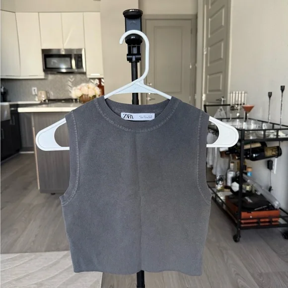 Zara Gray Sleeveless Top - Picture 2 of 3
